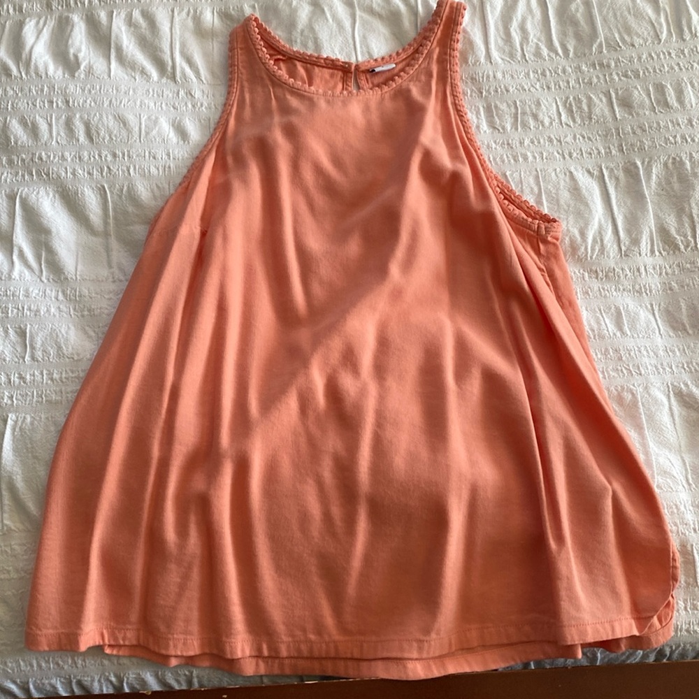 Scalloped old navy tank